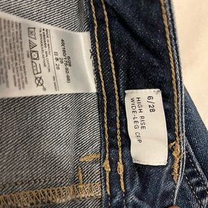 Gap high rise wide legged crop Jean size 6/28